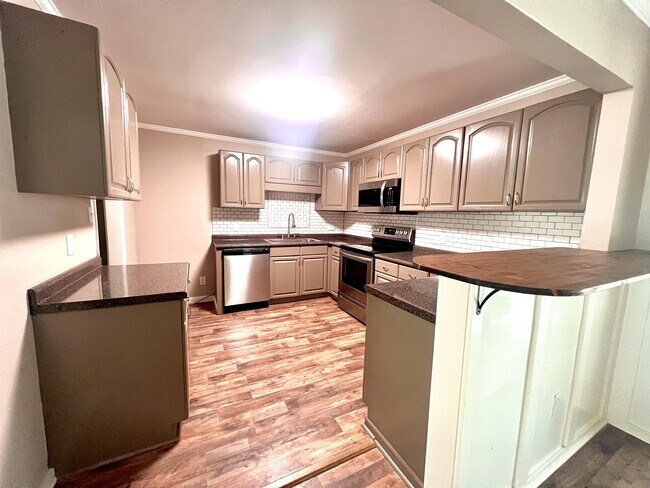 Building Photo - 716 Magness Dr