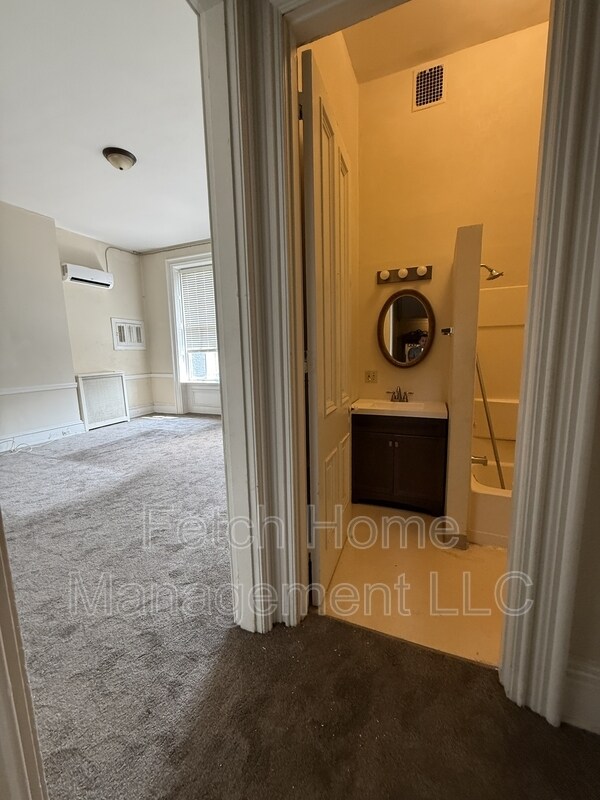 Foto del edificio - 237 E Market St