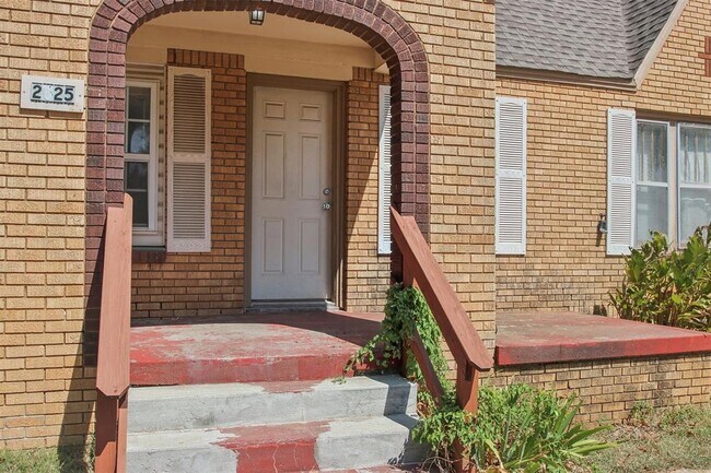 Foto del edificio - 2625 NW 13th St