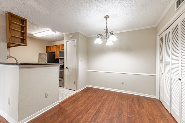 Foto del edificio - 2121 Hepburn St