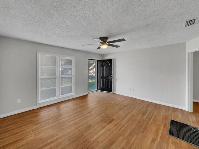 Building Photo - 3815 32nd St