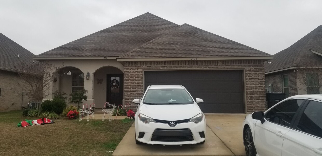 Primary Photo - Beautiful home in Victoria Meadows