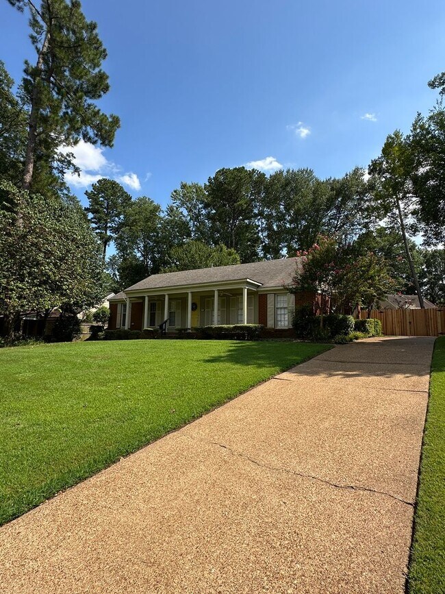 Building Photo - One Story Germantown Home Move In Ready! F...