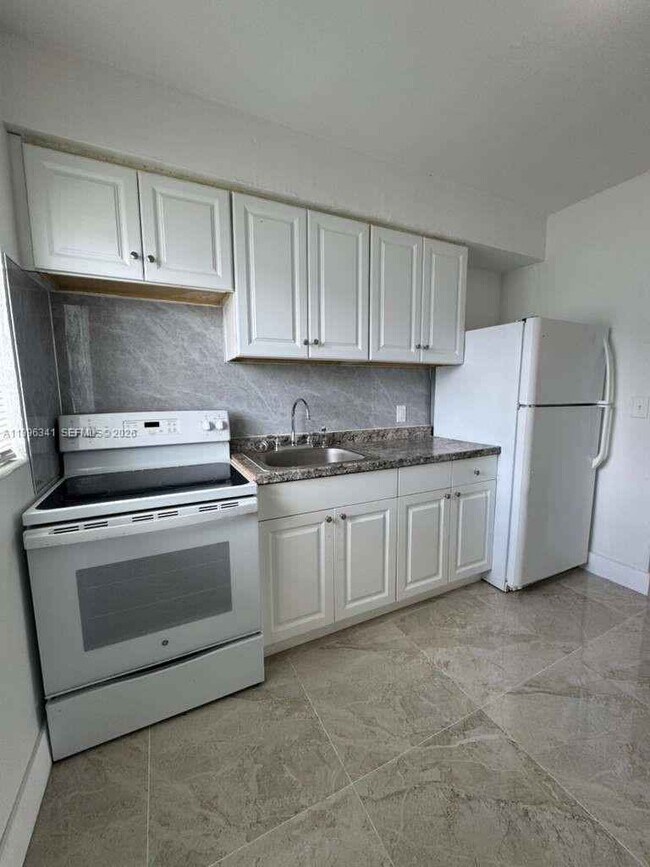 Building Photo - 9315 Little River Dr