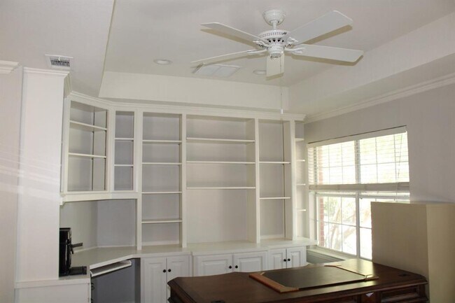 Foto del edificio - 2626 Lakeforest Ct