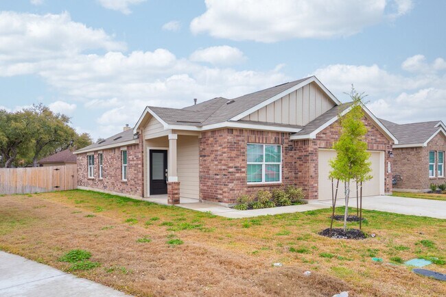 Foto del edificio - **4 Weeks Free With a 18 Month Lease!!** Spacious 4 Bed | 2 Bath Home in San Antonio with Modern ...