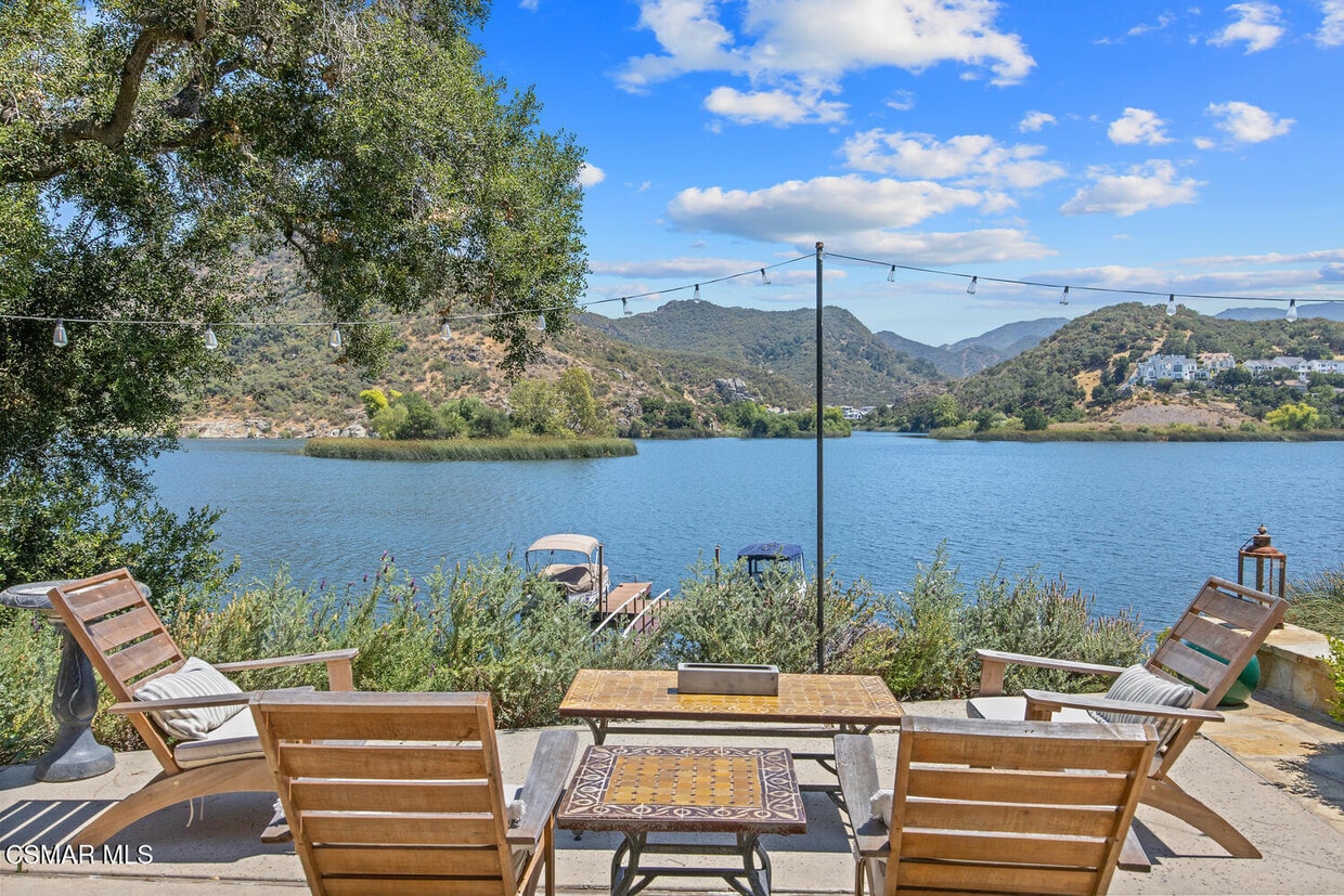 Primary Photo - 498 Lake Sherwood Dr