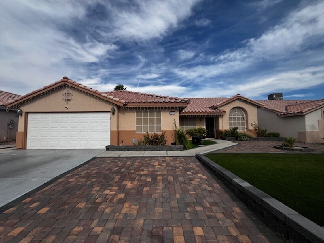 Foto principal - Stylish & Solar-Powered 5-Bed Gem with Vau...