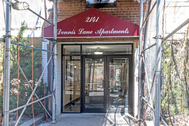 Entrada - Dennis Lane Apartments