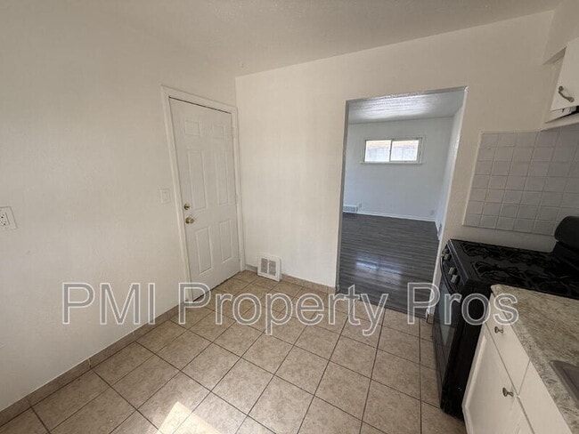 Foto del edificio - 5642 N 61st St