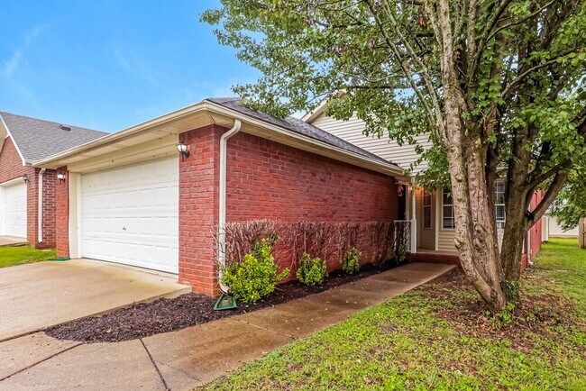 Building Photo - 605 Freedom Ct