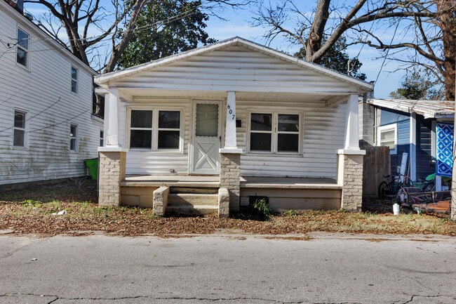 Building Photo - 607 1st Ave