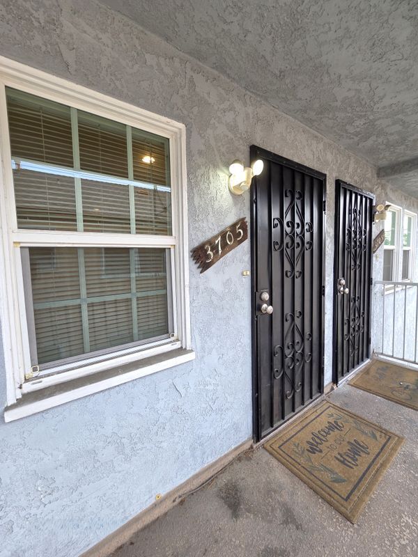 Foto del edificio - 3705 S Victoria Ave