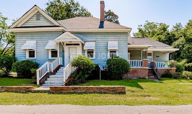 Building Photo - 2116 Pinehurst Rd