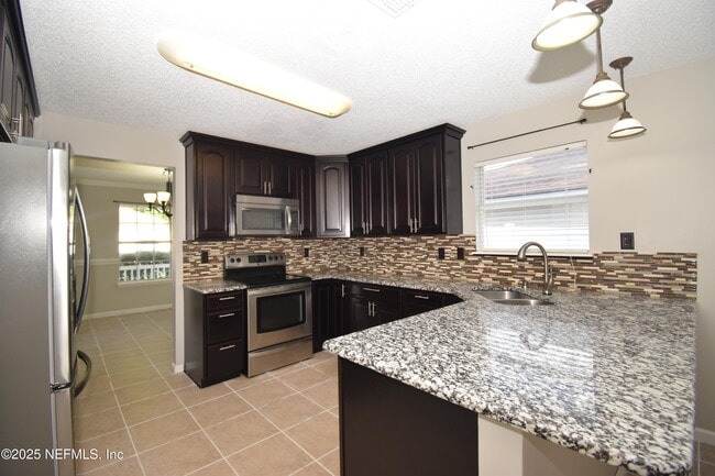Foto del edificio - 13419 Ashford Wood Ct E