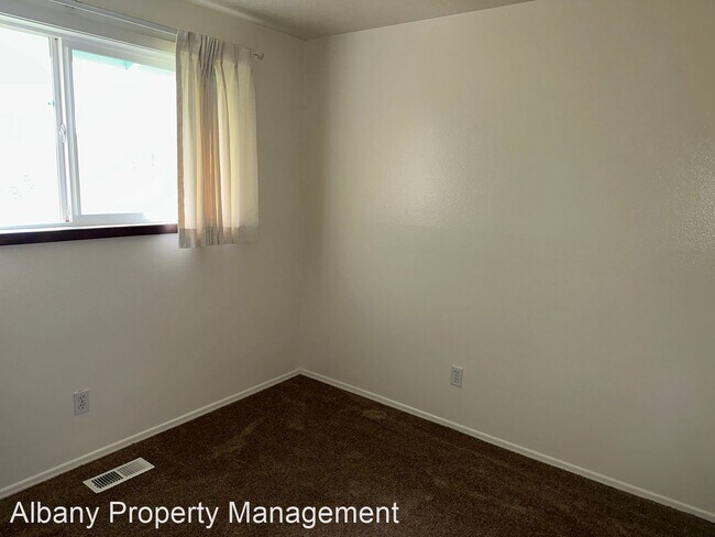 Building Photo - 3 br, 2 bath House - 2830 Squire St NW