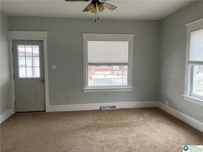 Foto del edificio - 54 N 8th St