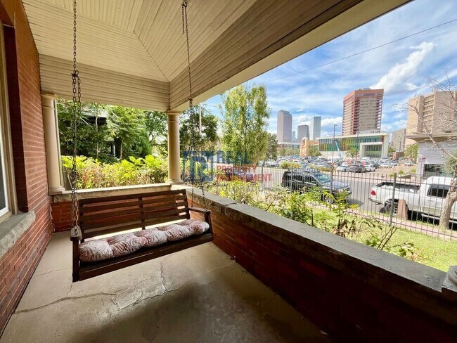Foto del edificio - 2068 Clarkson St