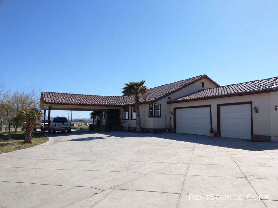 3 custom built homes on 5 acres in Mojave House Rental in Mojave, CA