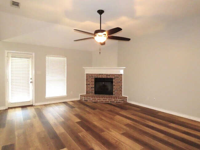 Building Photo - Gorgeous 3 Bedroom, 2 Bath Home in Flint!