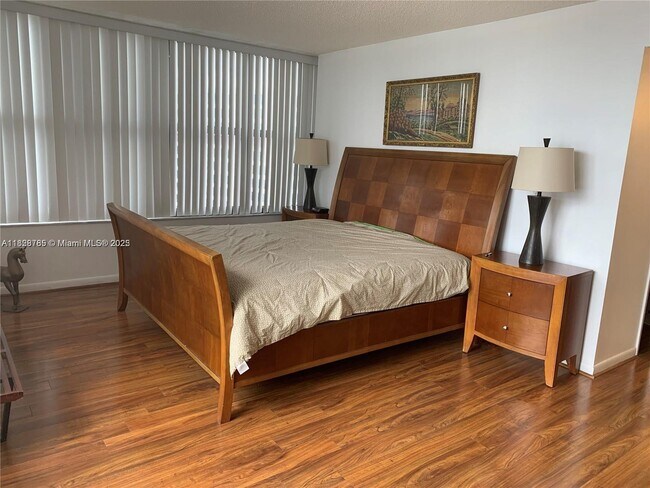 Foto del edificio - 2500 Parkview Dr