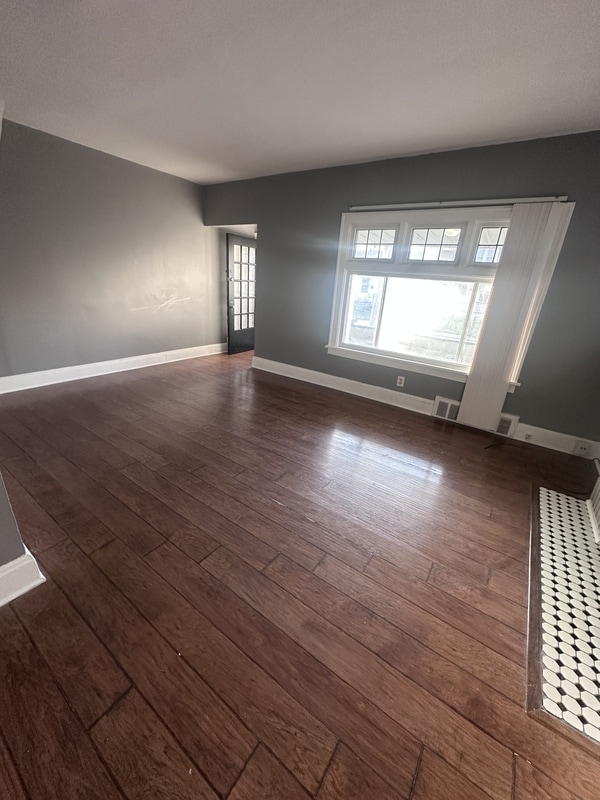 Foto del edificio - 4915 E 109th St