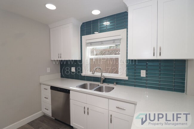 Building Photo - Cozy 2B/2BA with office/den