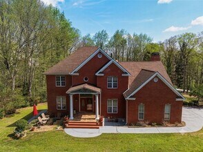 Building Photo - 915 Chipley Ct NE