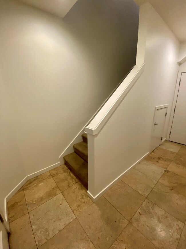 Foyer - 1420 NW 20th Ave