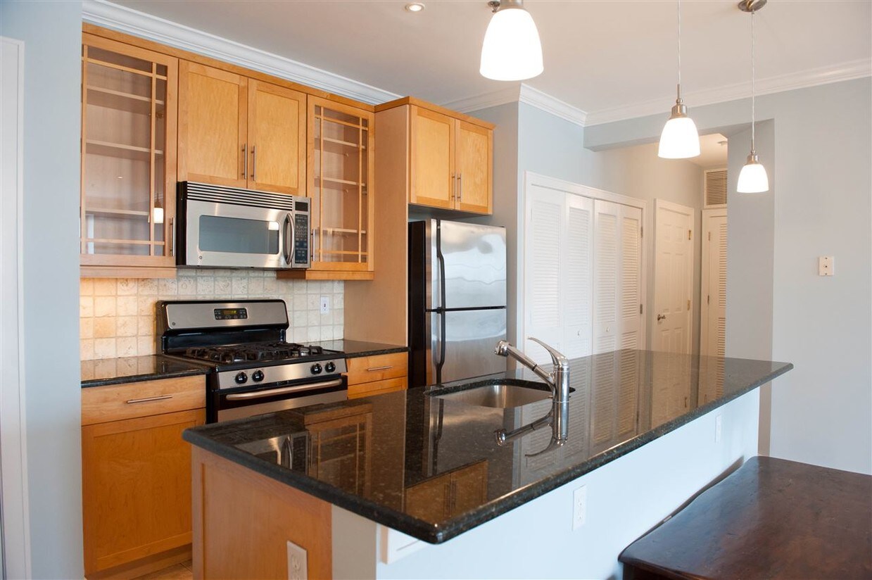 Foto principal - 624 Monroe St