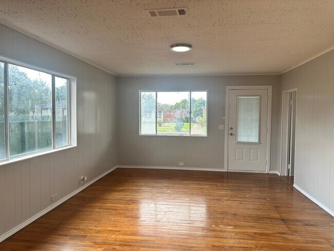 Foto del edificio - 918 W 5th St