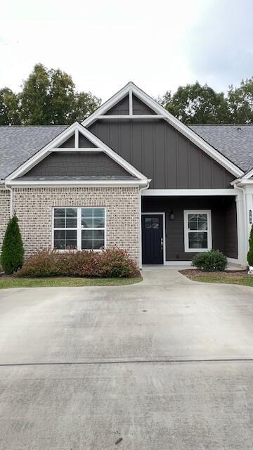 Building Photo - 564 NE Bellingham Dr
