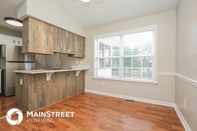 Building Photo - 187 Center St