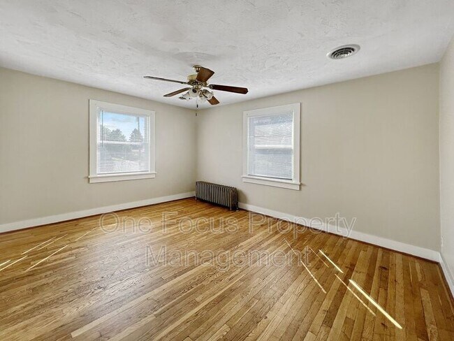 Building Photo - 209 Peach St