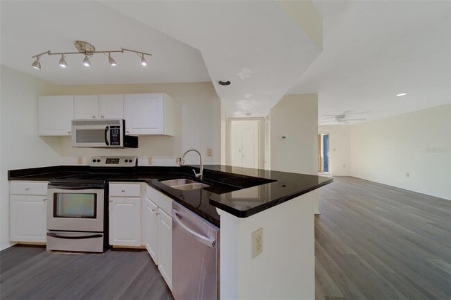 Building Photo - 115 112th Ave NE