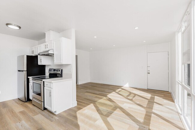 Building Photo - 3901 Highland Ave