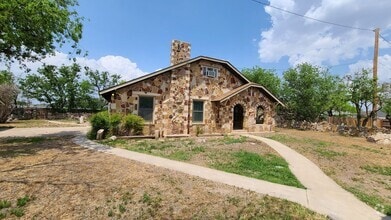 Building Photo - 140 Estella Dr