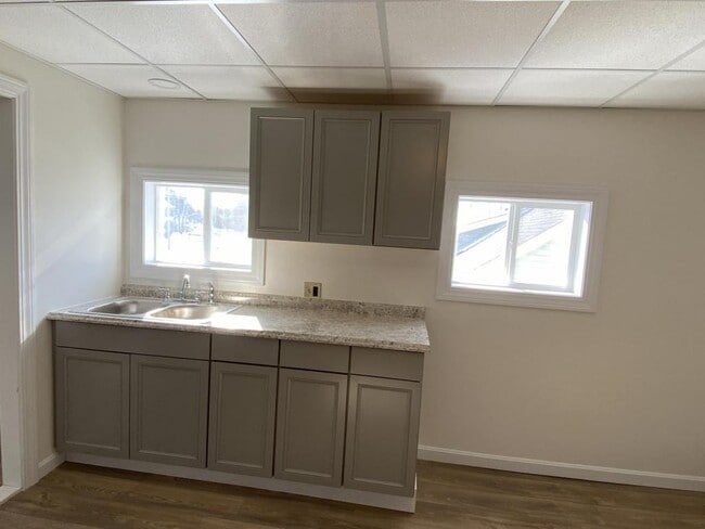 Building Photo - 679 River Road