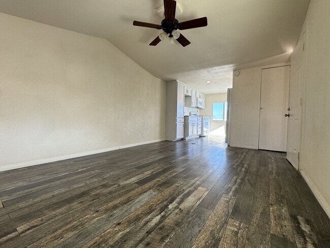 Building Photo - AVAILABLE NOW!!! 1 Bedroom 1 Bathroom Home...