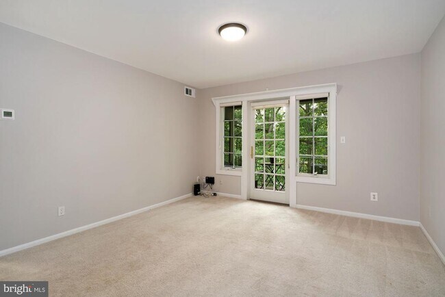 Foto del edificio - 5907 Kingsford Rd