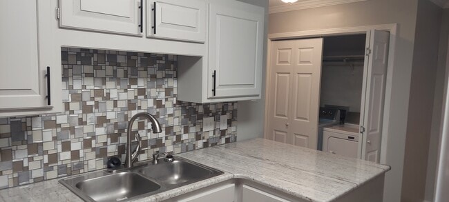 Kitchen with stainless steel sink & disposal. - 1703 Ridgemar Cir
