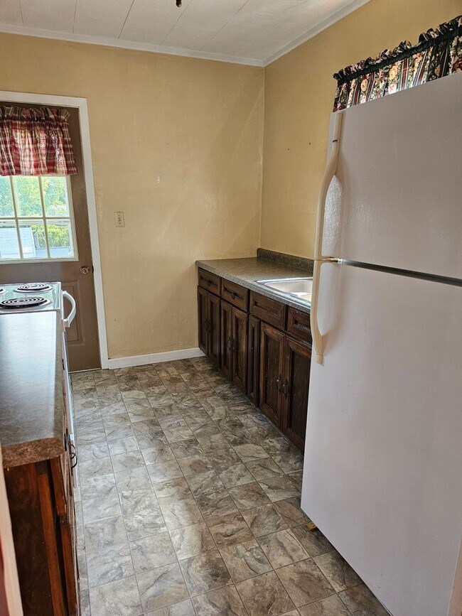 Building Photo - 2 Bedroom Wisconsin Rapids