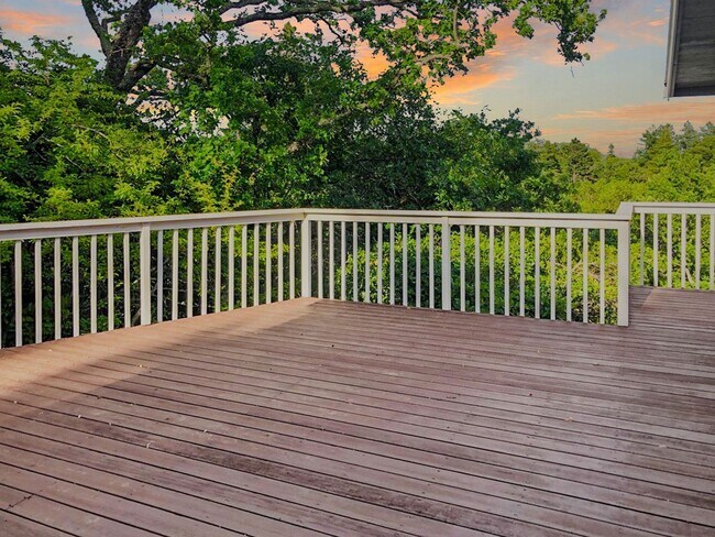 Building Photo - 4 br, 3 bath House - 17 OAK KNOLL RD