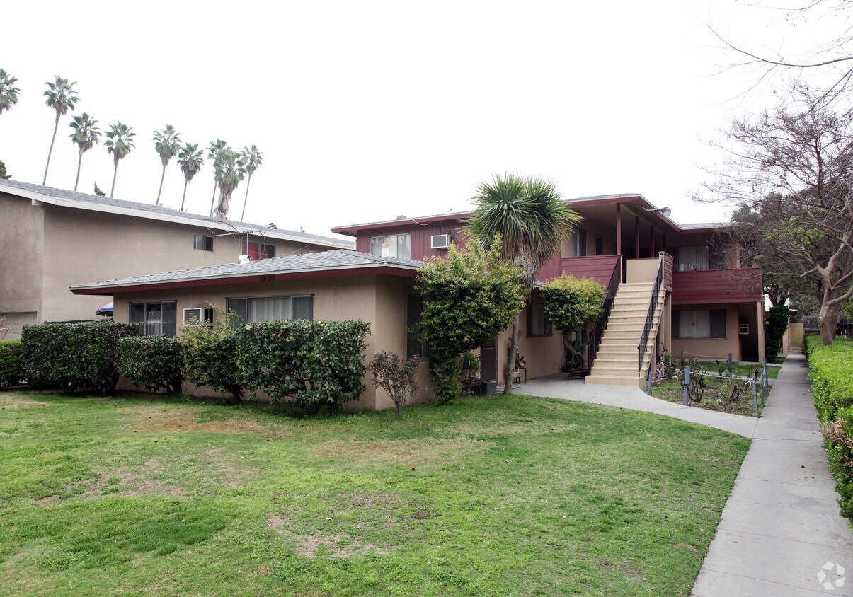 Foto principal - 378-386 E Alvarado St
