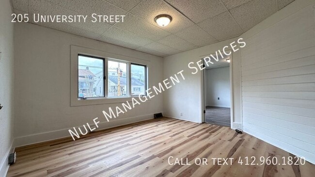 Building Photo - 205 University St