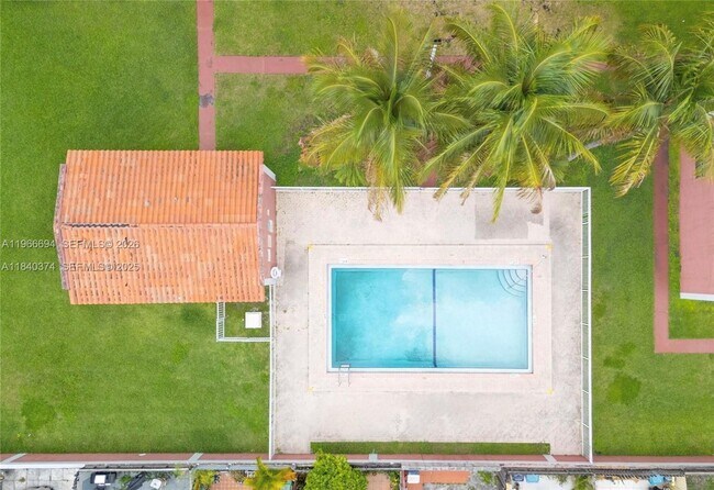 Foto del edificio - 8425 NW 8th St