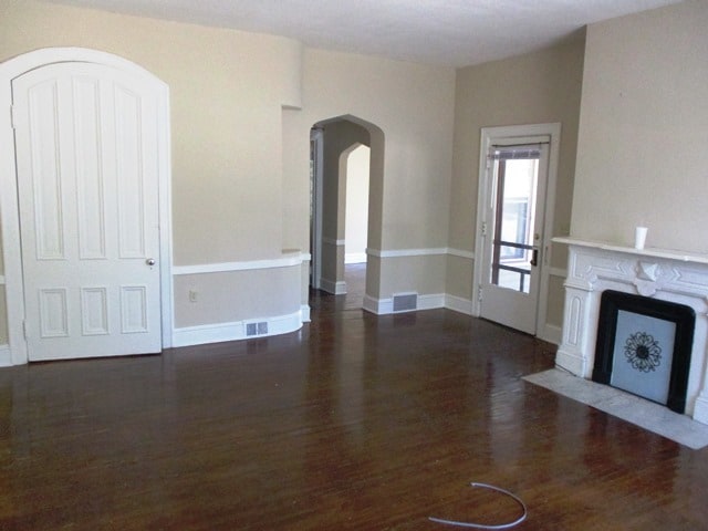 Building Photo - 209 E Chestnut St