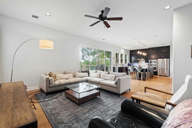 Building Photo - Beautiful 4-Bed Home in Highland Park West...