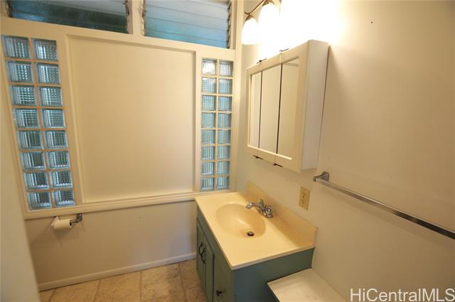 Building Photo - 3649 Kawelolani Pl