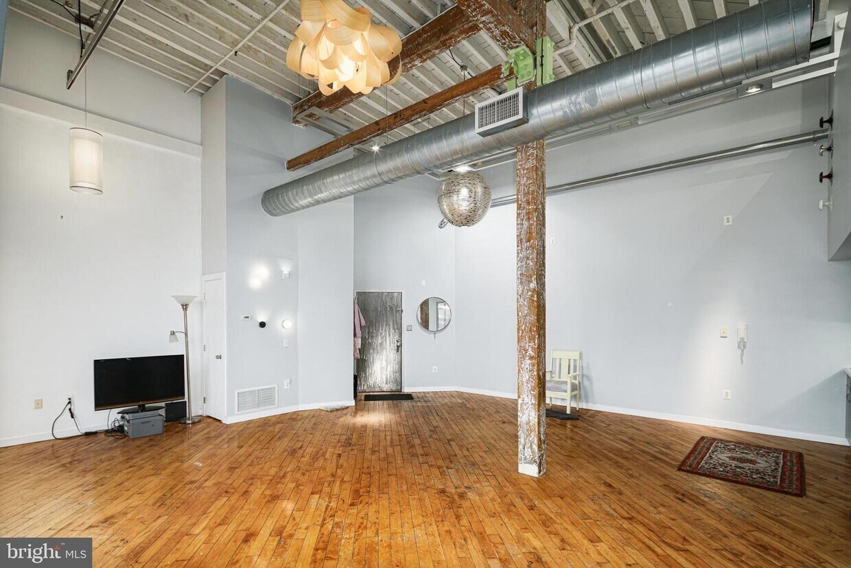 Primary Photo - 428 N 13th St